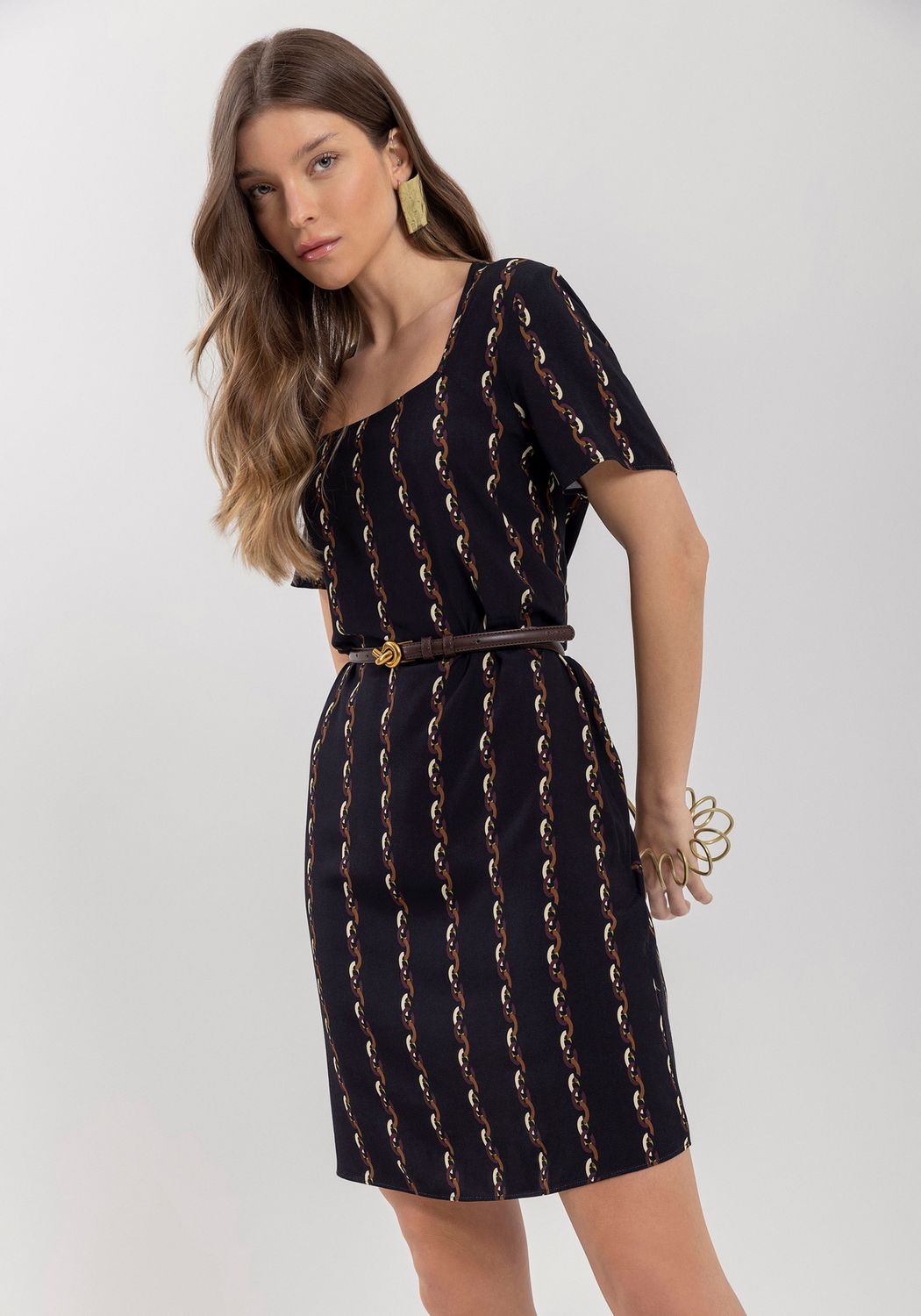 Lezalez Robe noire col arrondi imprimé chaines colorées 7274E