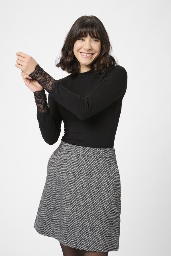 Kaffe Chandail col roulé noir détail manches dentelle  10511001