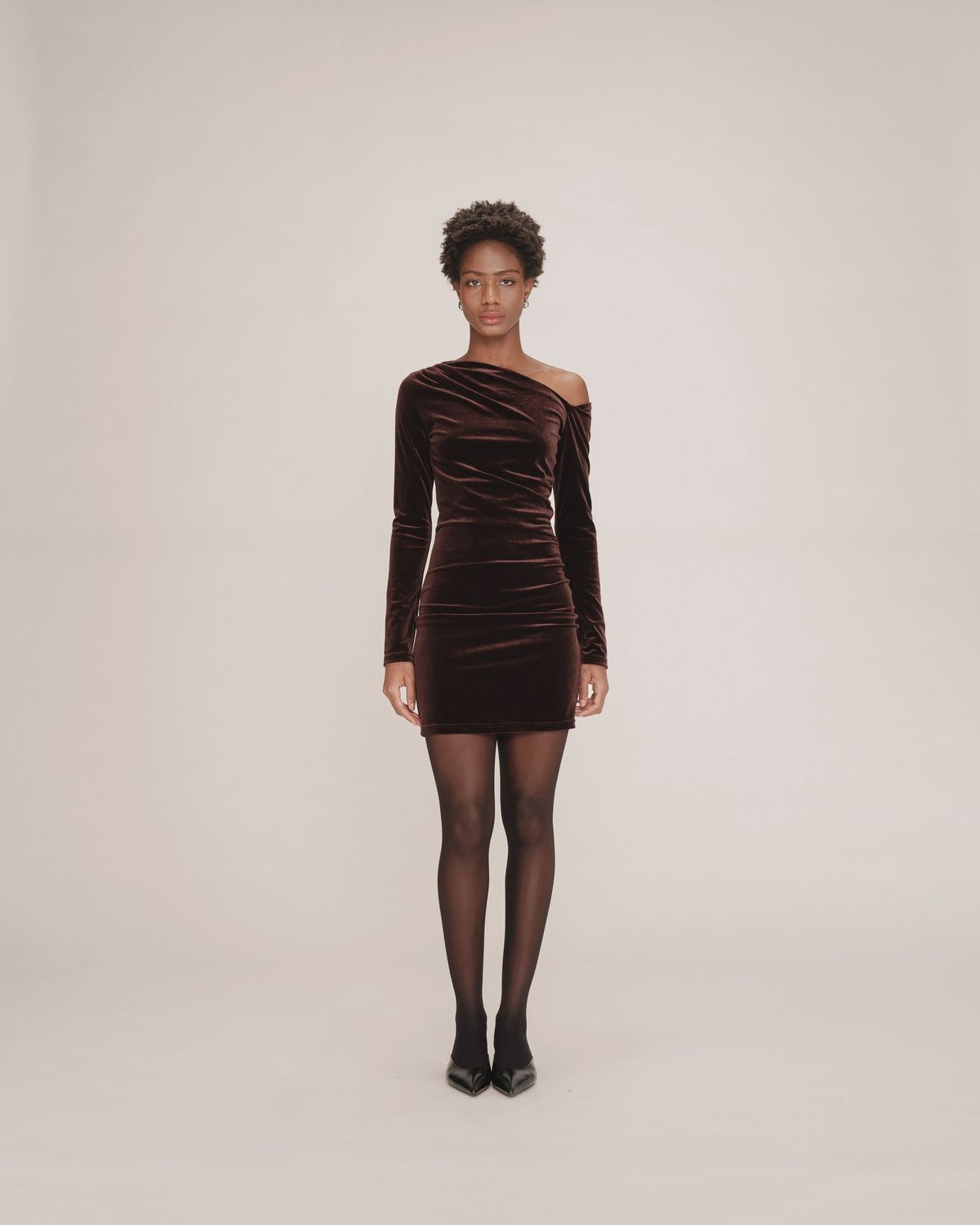 Grace&amp;Mila Robe TRINITE velours chocolat encolure asymétrique 210005