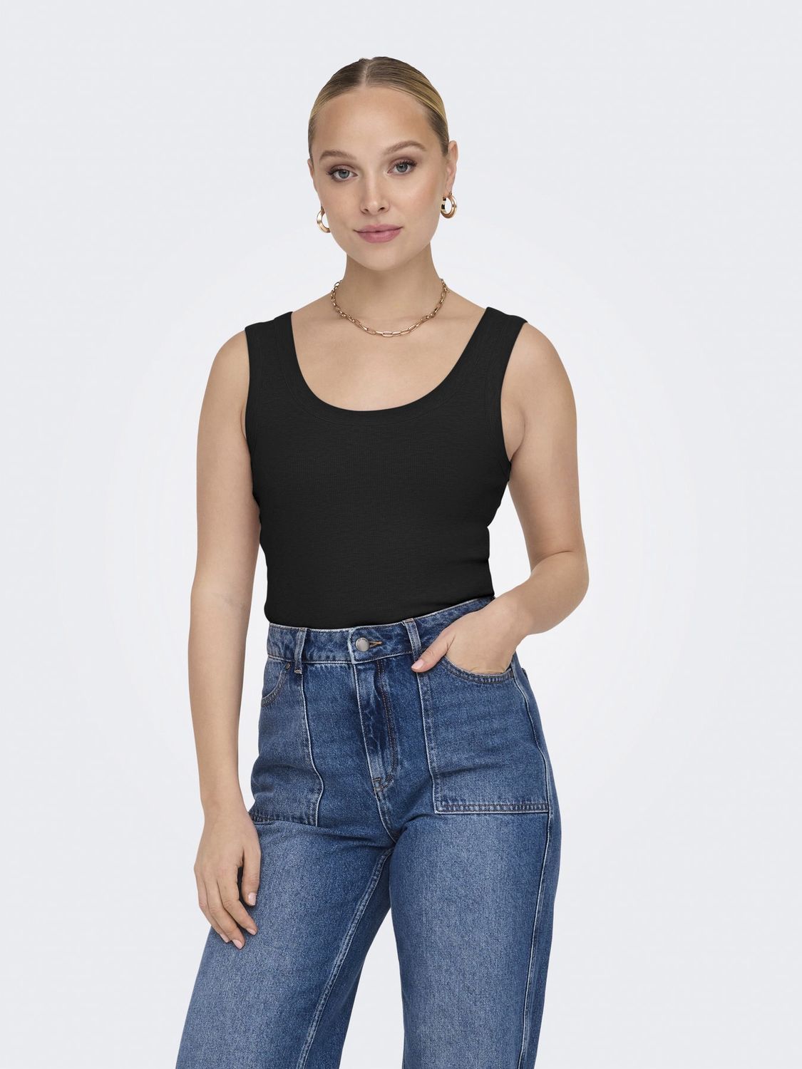 Only Camisole courte rib noir bretelles larges 15315571