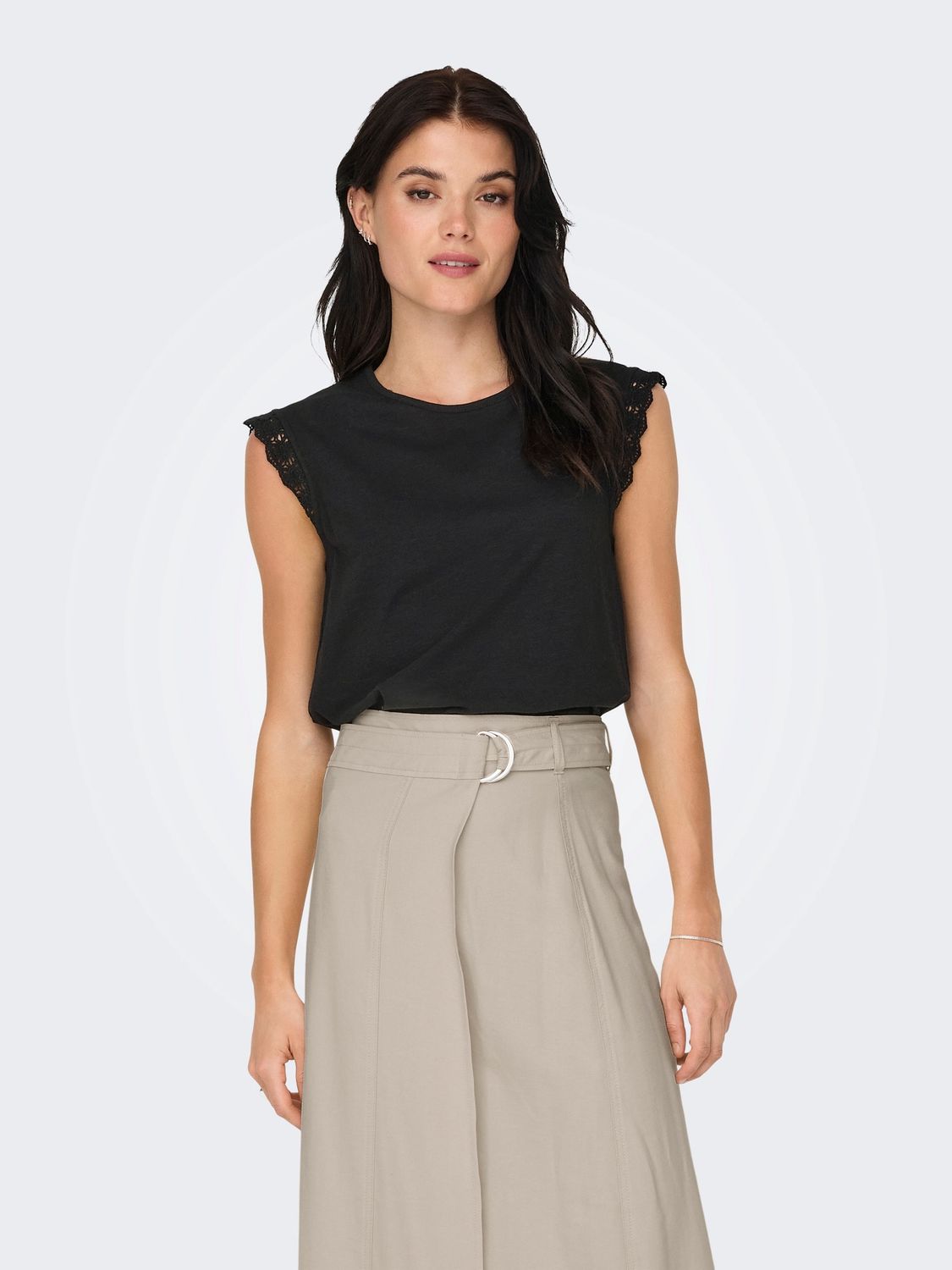 JDY Haut col rond manches broderie noir 15318217