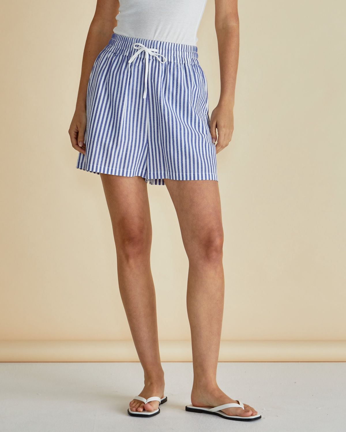 Betty Basic Short taille élastique à rayures bleu et blanche BB-8501