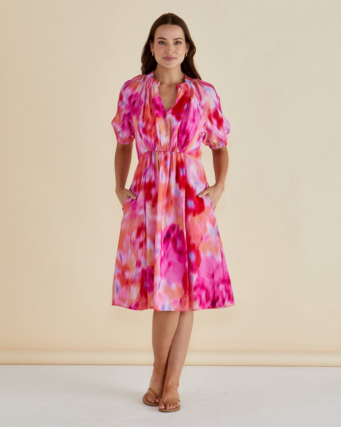 Betty Basic Robe Emery imprimé abstrait floral manches courtes BB-8451