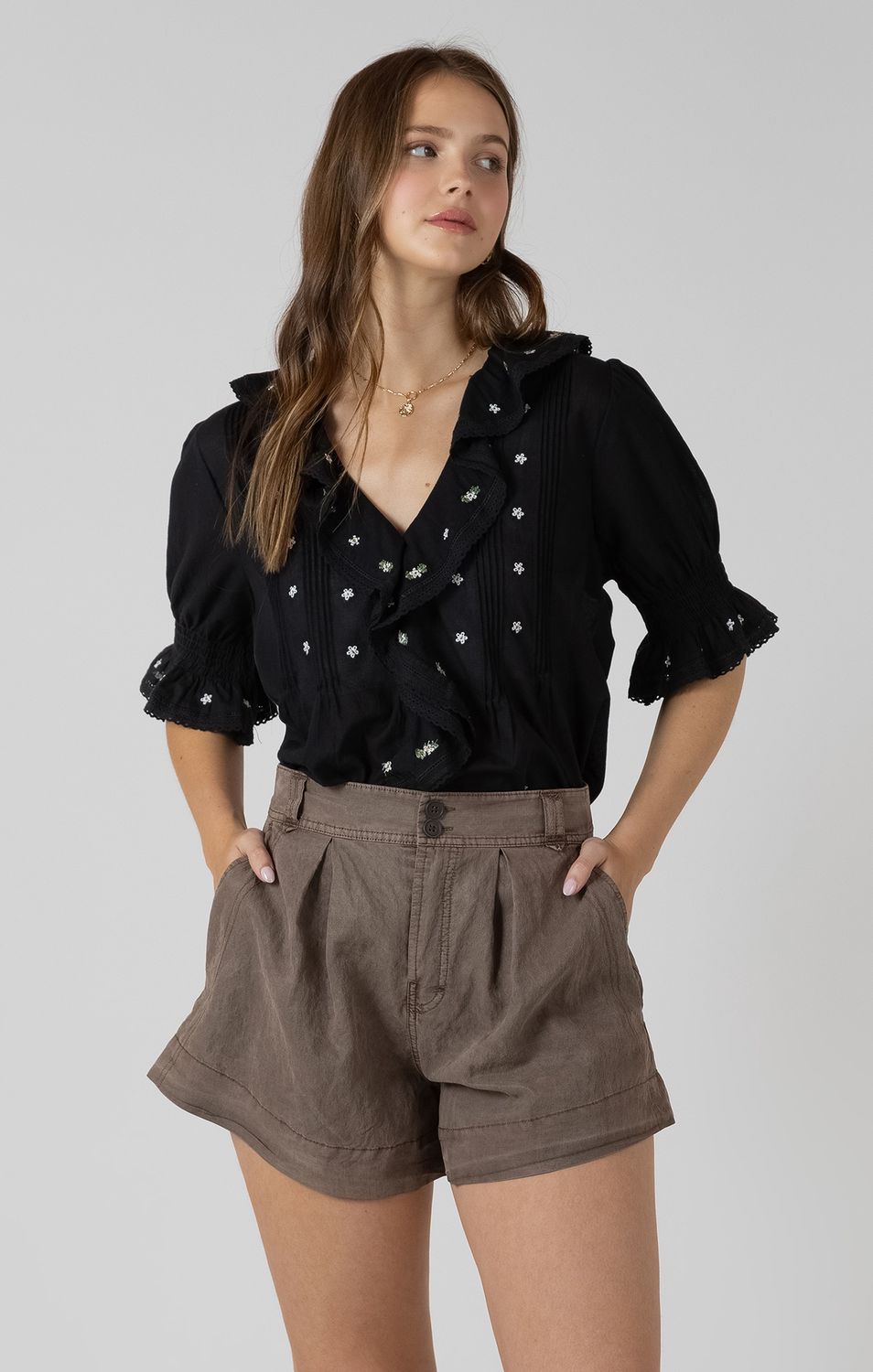 Dex Blouse noire manches bouffantes ruffle detail broderie fleurs 2723712