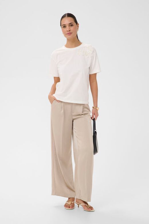 Kaffe T-shirt offwhite avec une fleur sur l'épaule 10511300