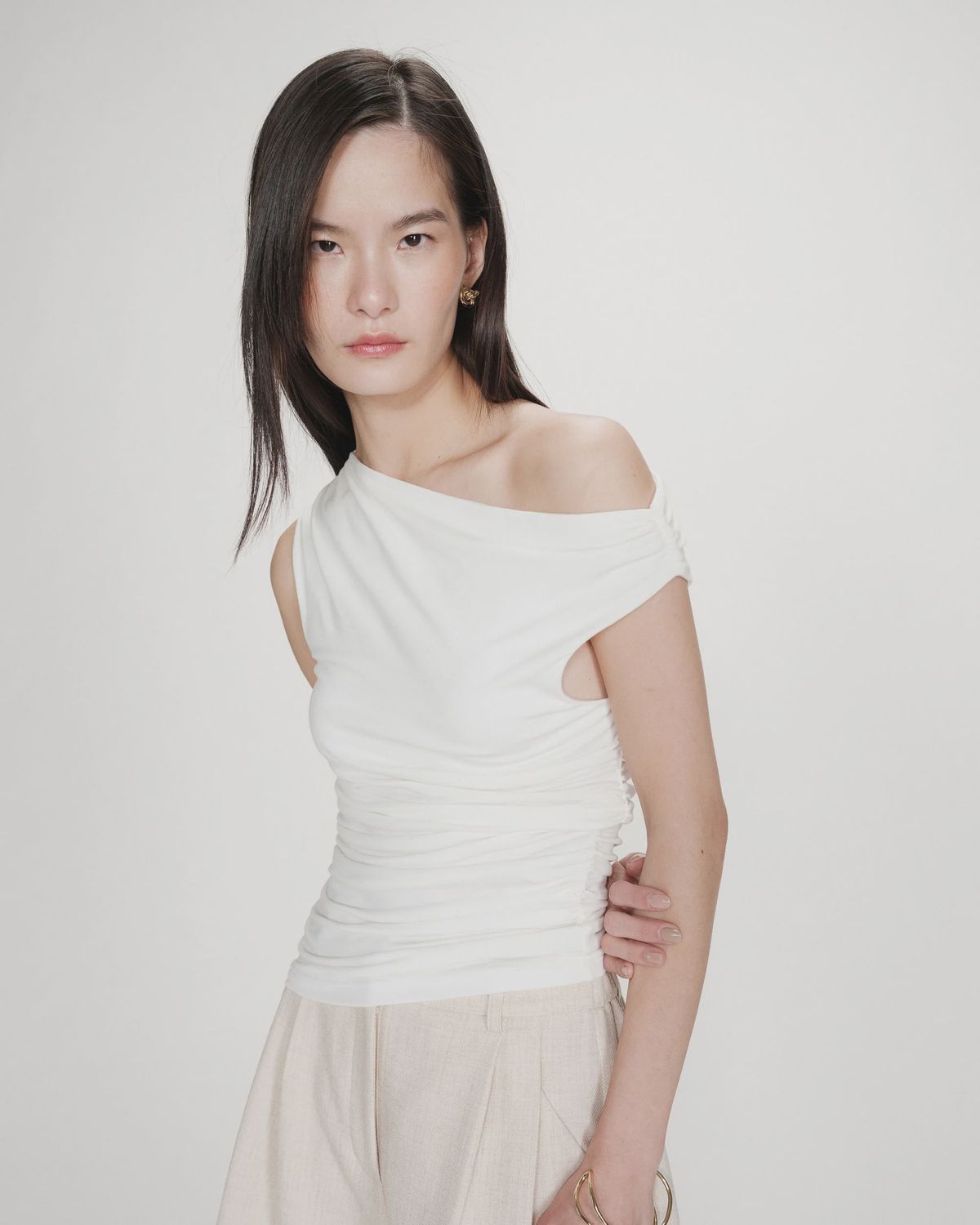 Grace&amp;Mila Haut ivoire VODIA encolure asymétrique fronces taille et épaules coupe ajustée 17138