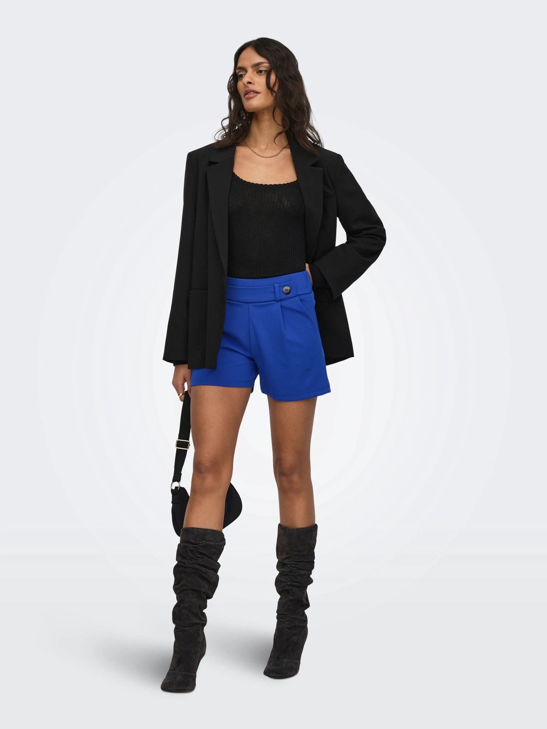 JDY Short taille régulière avec boutons avant et poches très souple et confortable Bleu Cobalt 15203098