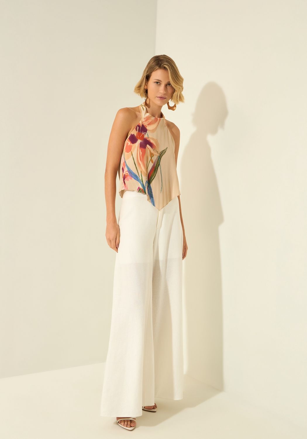 Lezalez Haut crepe fabric effet plissé beige imprimé floral attaché au cou 3545E