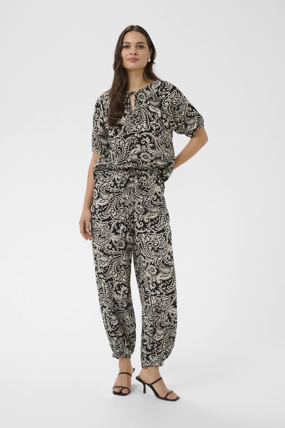 Kaffe Pantalon paisle offwhite et noir taille élastique avec cordon et poches 10511523