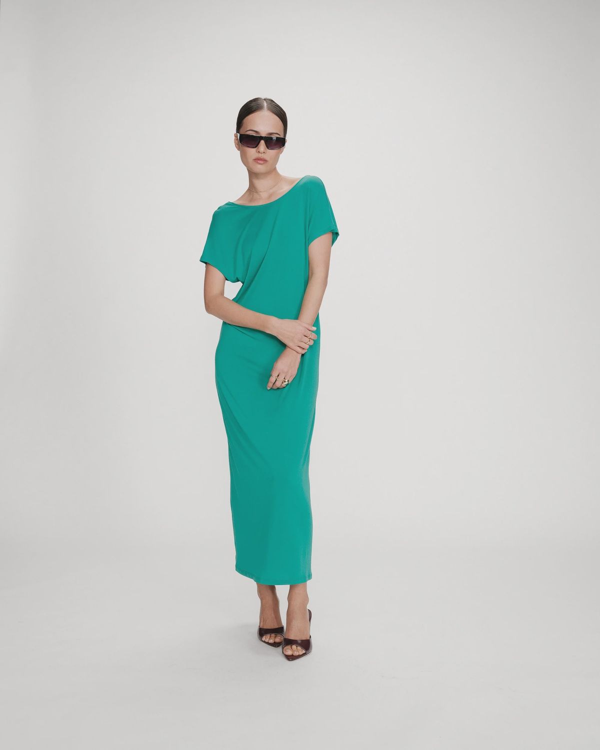 Grace&amp;Mila Robe longue manches courtes PEACE verte dos en V 110006