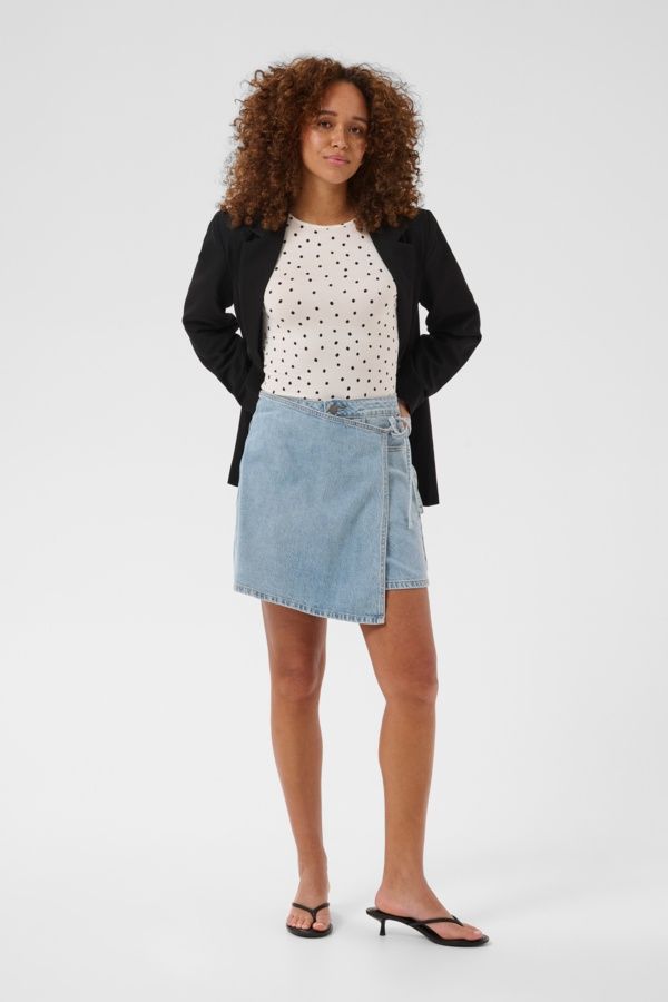Kaffe Jupe short jeans bleu pâle nouée à l'avant 10511747
