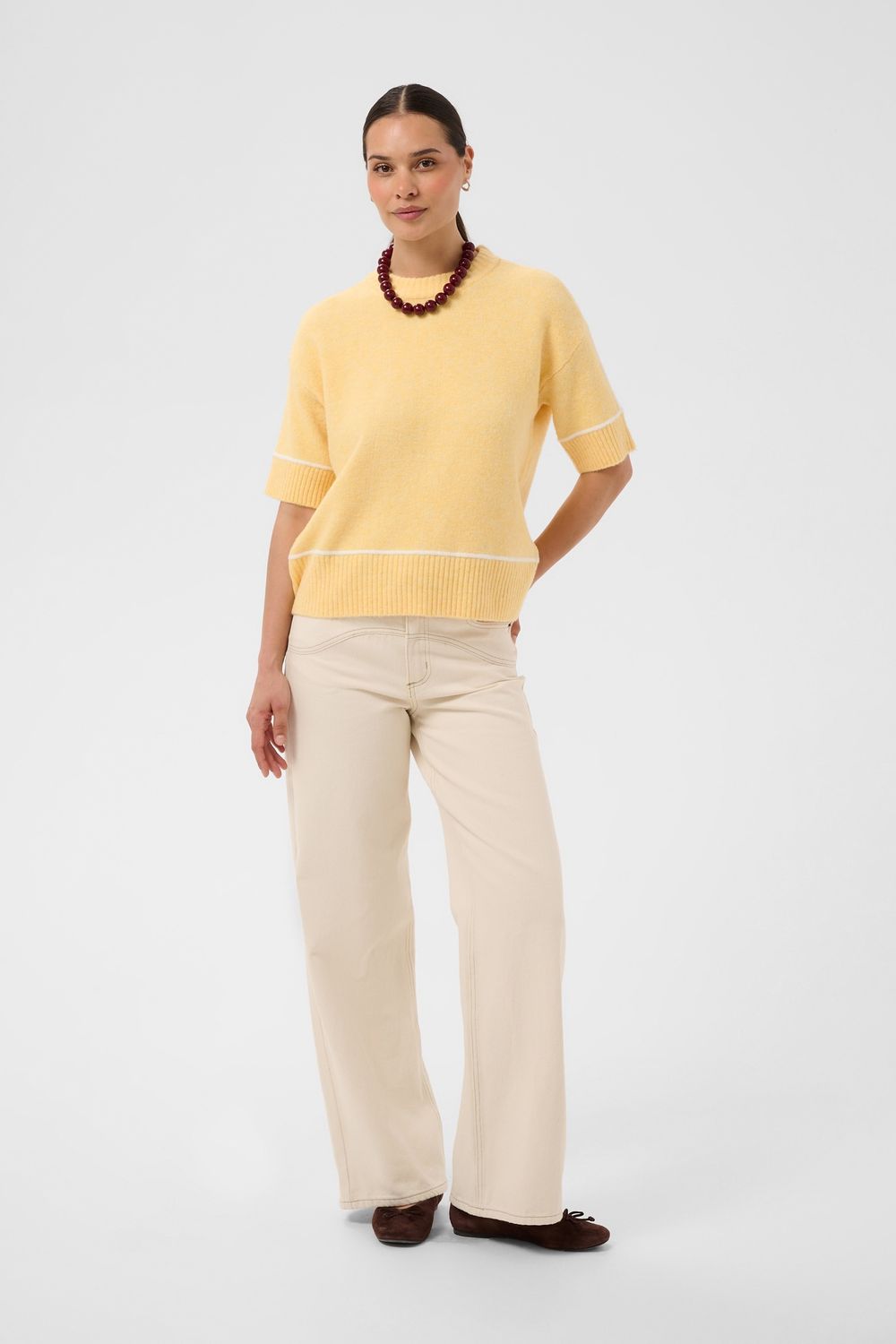 Kaffe Pull lainage jaune à manches courtes avec détails de lignes blanches 10511946
