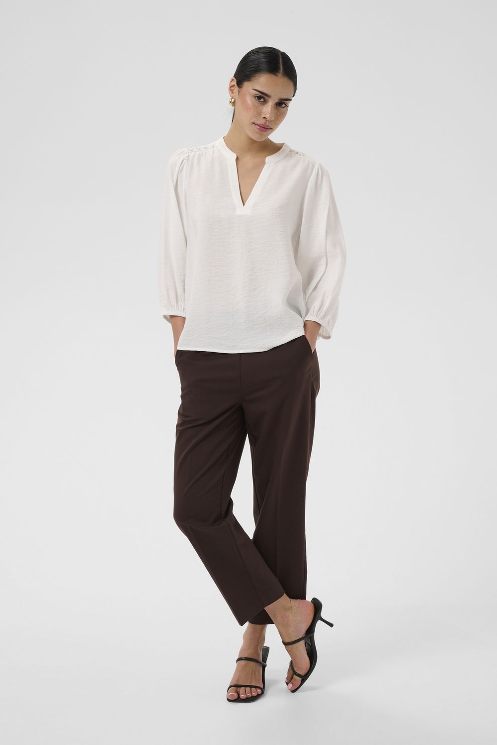 Kaffe Blouse blanche à manches 3/4 sur élastiques et détails de broderie aux épaules 10511905