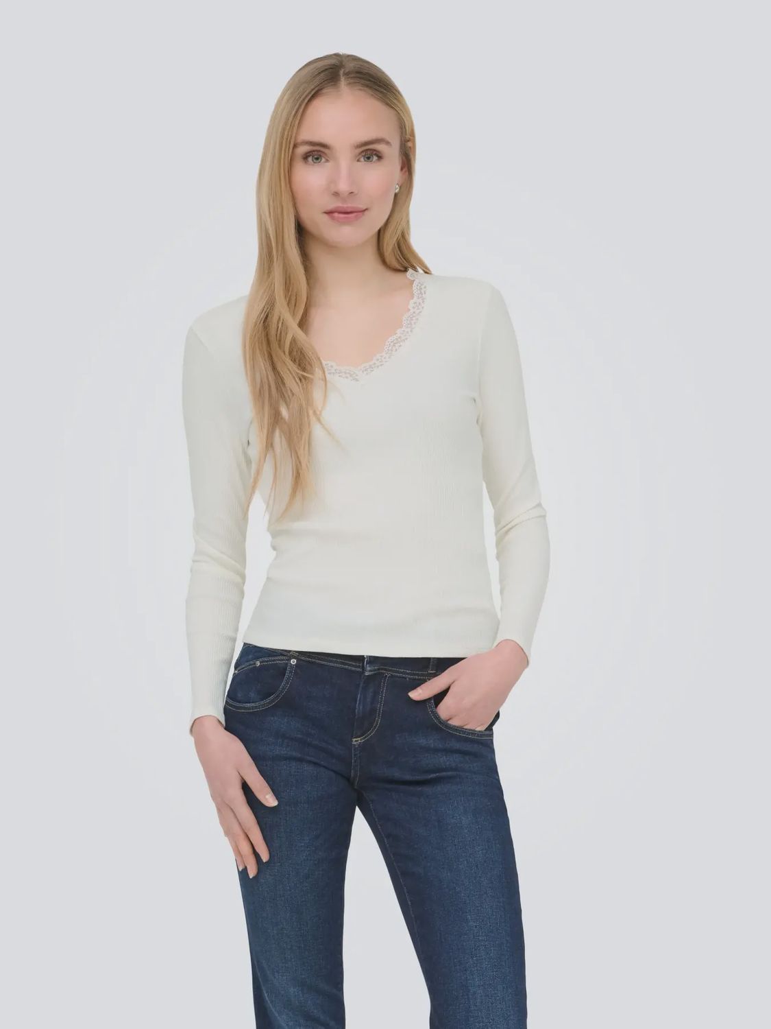 Only Chandail offwhite à manches longues avec dentelle au col 15380864