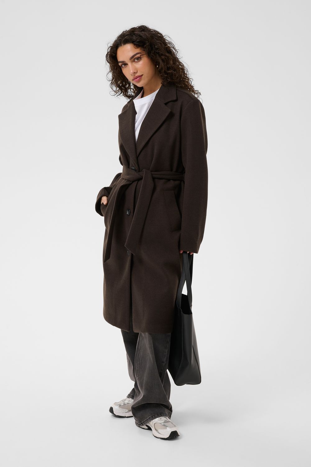 Kaffe Manteau long brun avec col tailleur boutons et ceinture à nouer 10511086