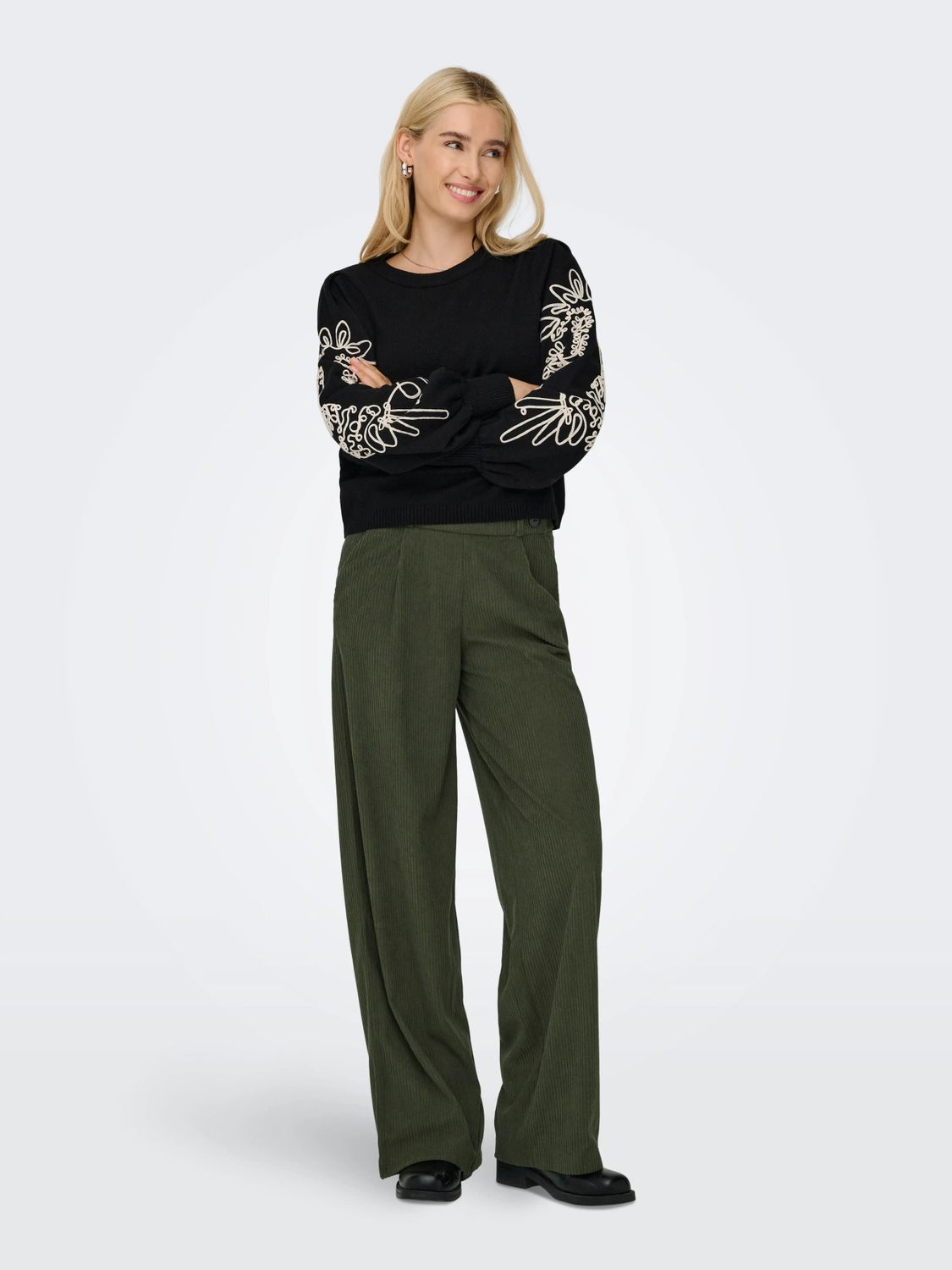 JDY Pantalon en corduroy vert forêt avec deux boutons noirs à l'avant 15357186