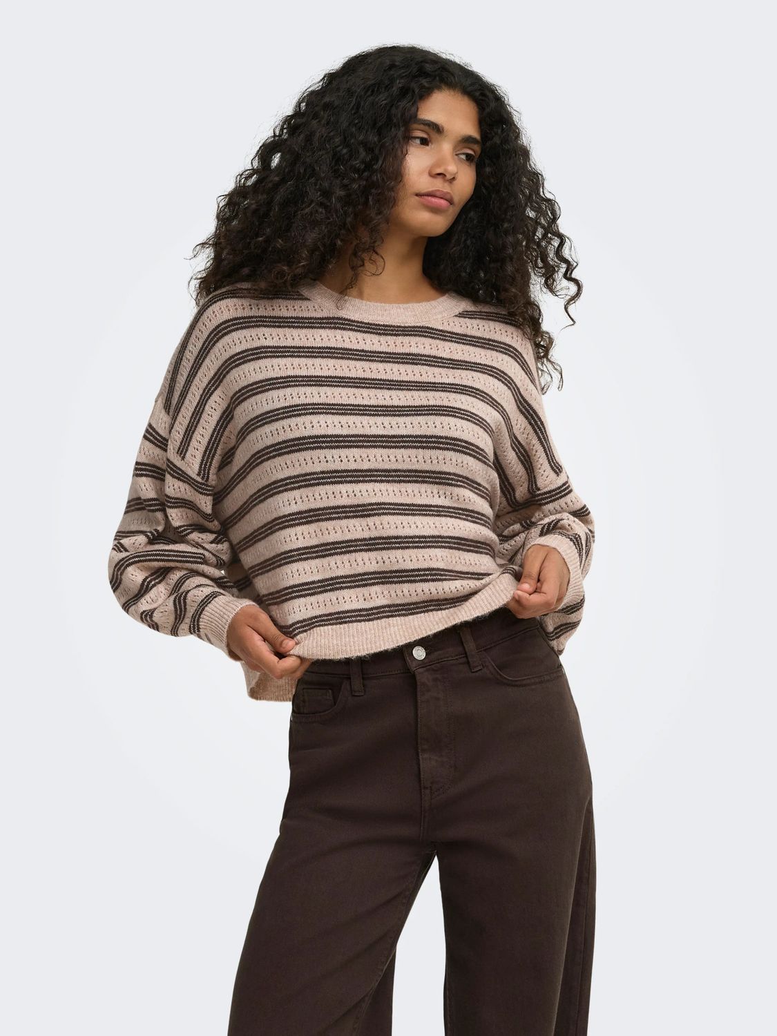 Only Tricot couleur avoine à rayures brune col rond 15378464