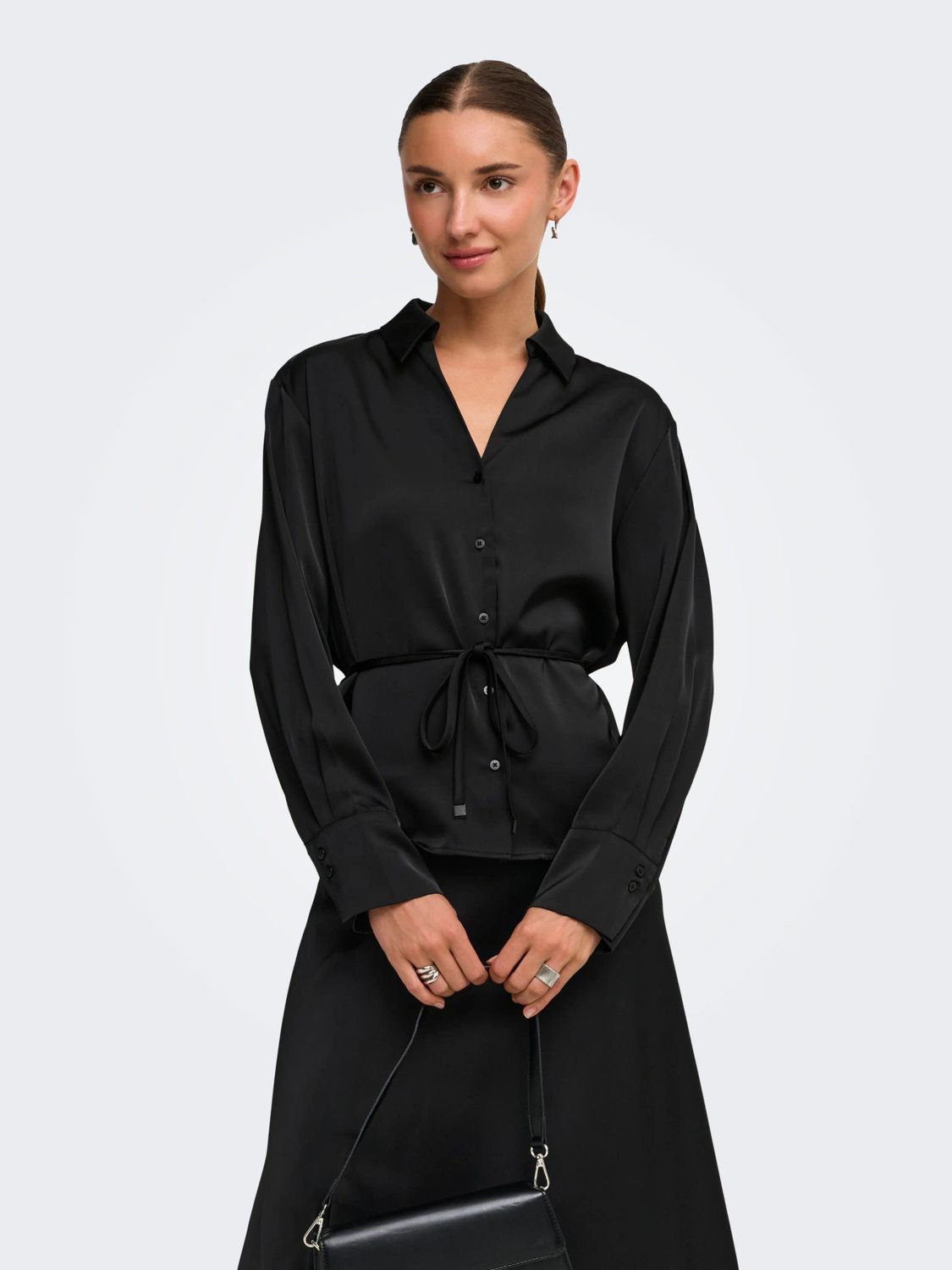 JDY Blouse noire col V cintrée à la taille manches longues 15382718