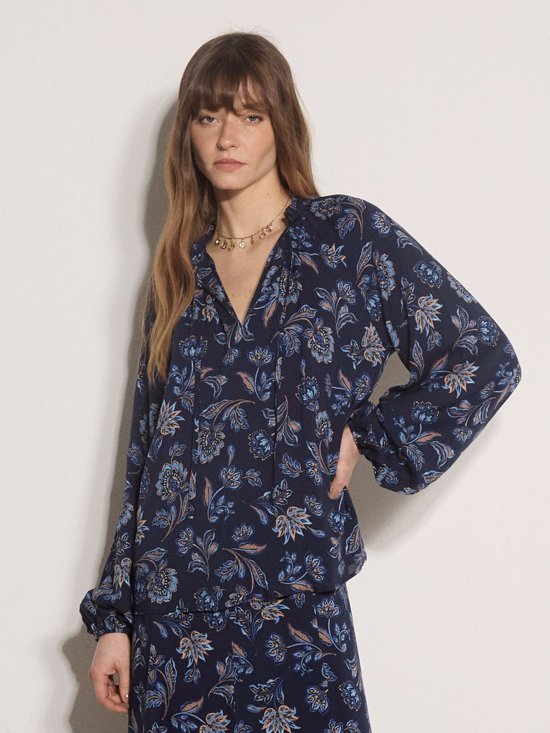 Apricot Blouse motif paisley marine X243822