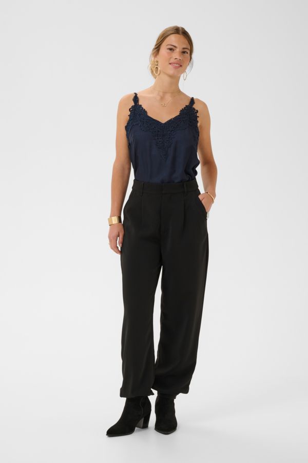 Cream Pantalon noir coupe ballon bouton au bas 10615545
