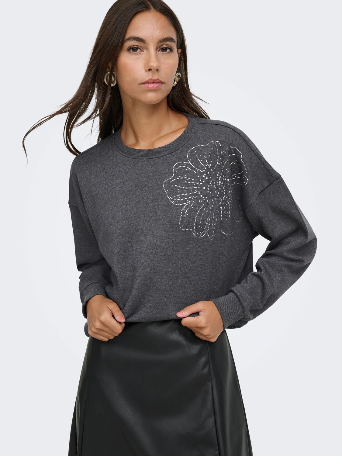 JDY Chandail crewneck manches longues gris charcoal détail fleurs pierre du rhin 15382761