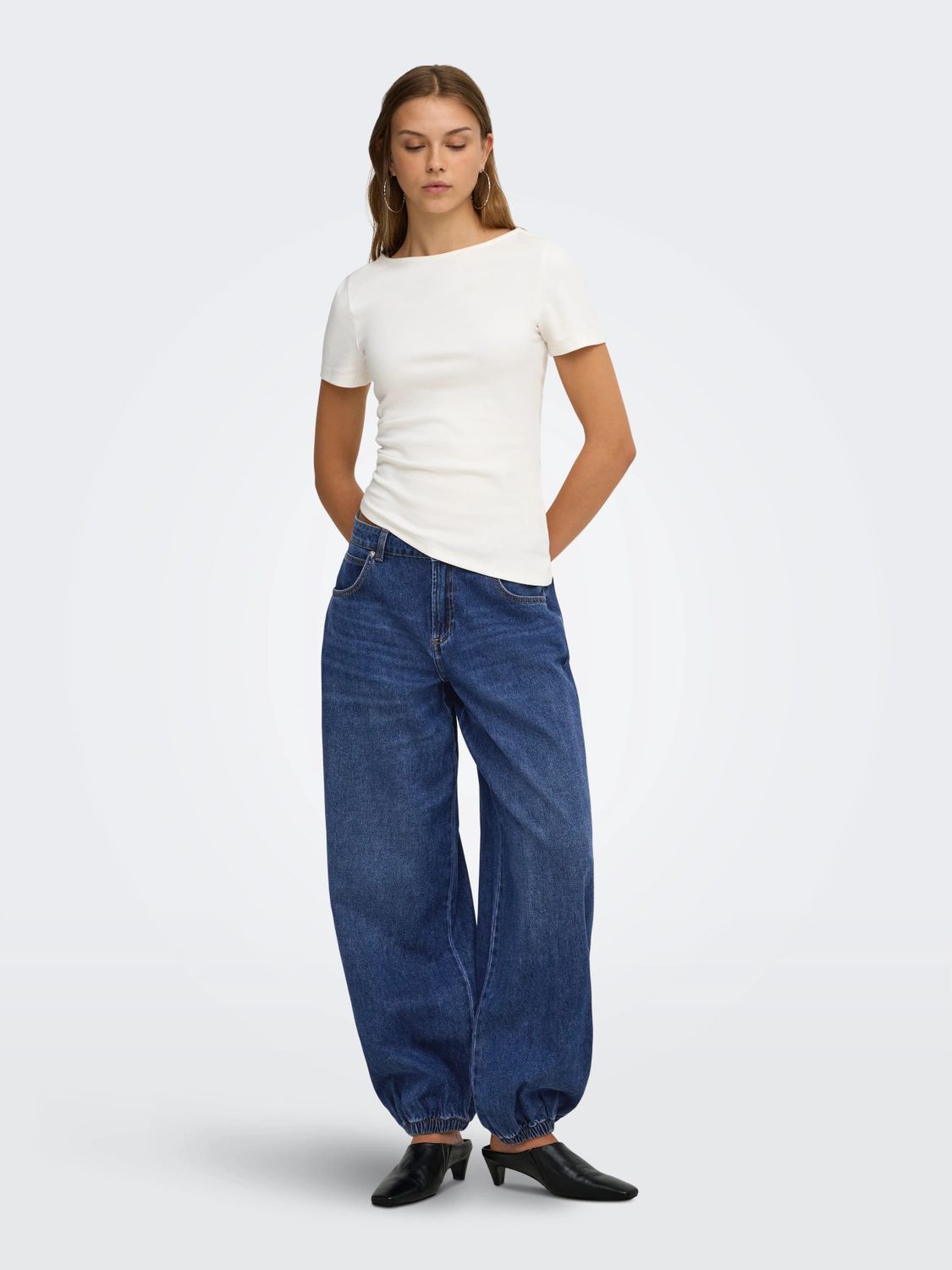 Only Jeans coupe ballon avec élastique au bas bleu moyen 15382225