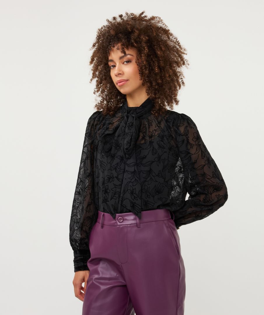 Esqualo Blouse noire transparente avec détails de fleurs en velours et cravate 2615706