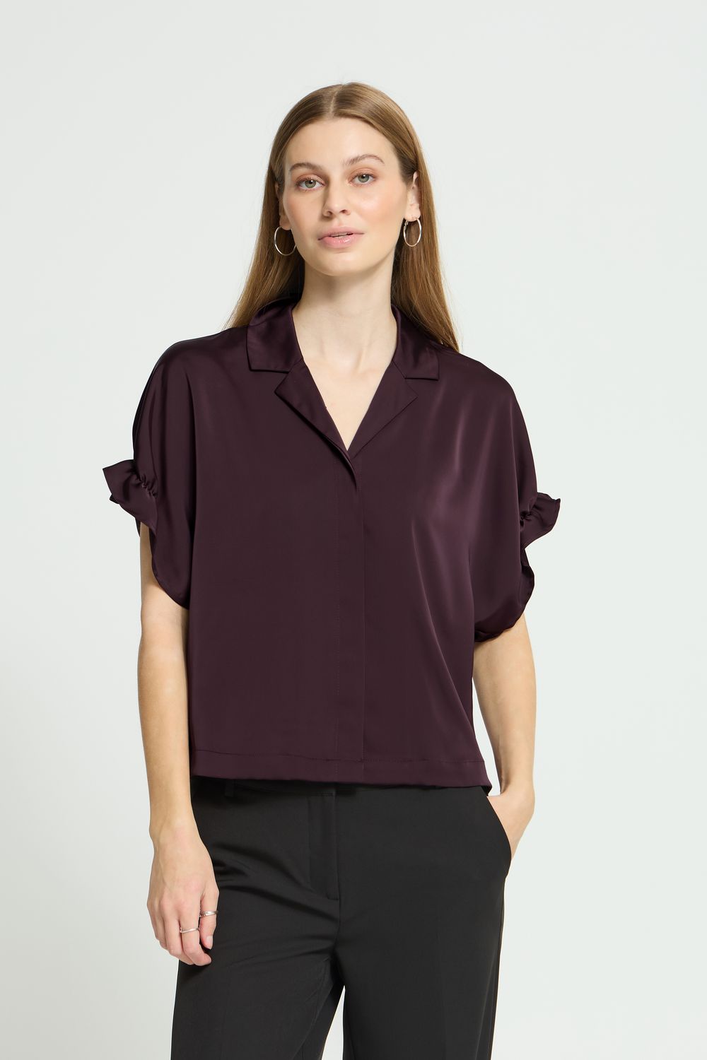 ICHI Blouse manches courtes avec effet volant boutonnière cachée et élastique au dos 20127011