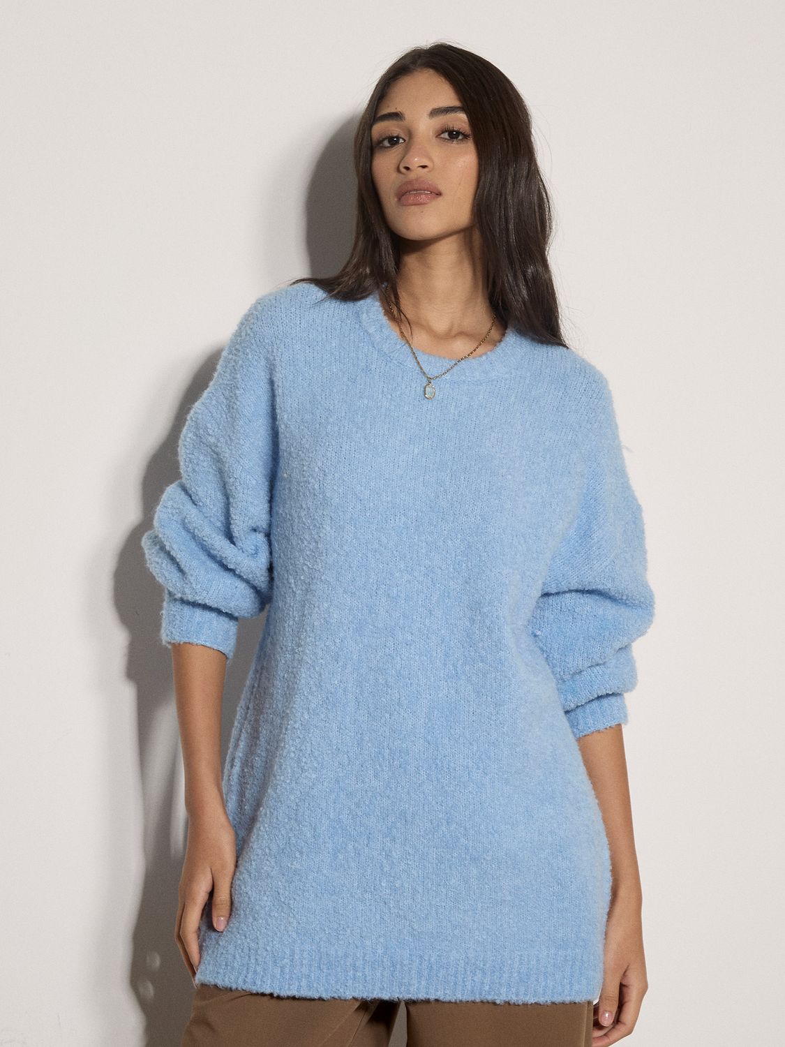 Apricot Chandail long/robe en tricot bleu azur manches longues et col rond 253340