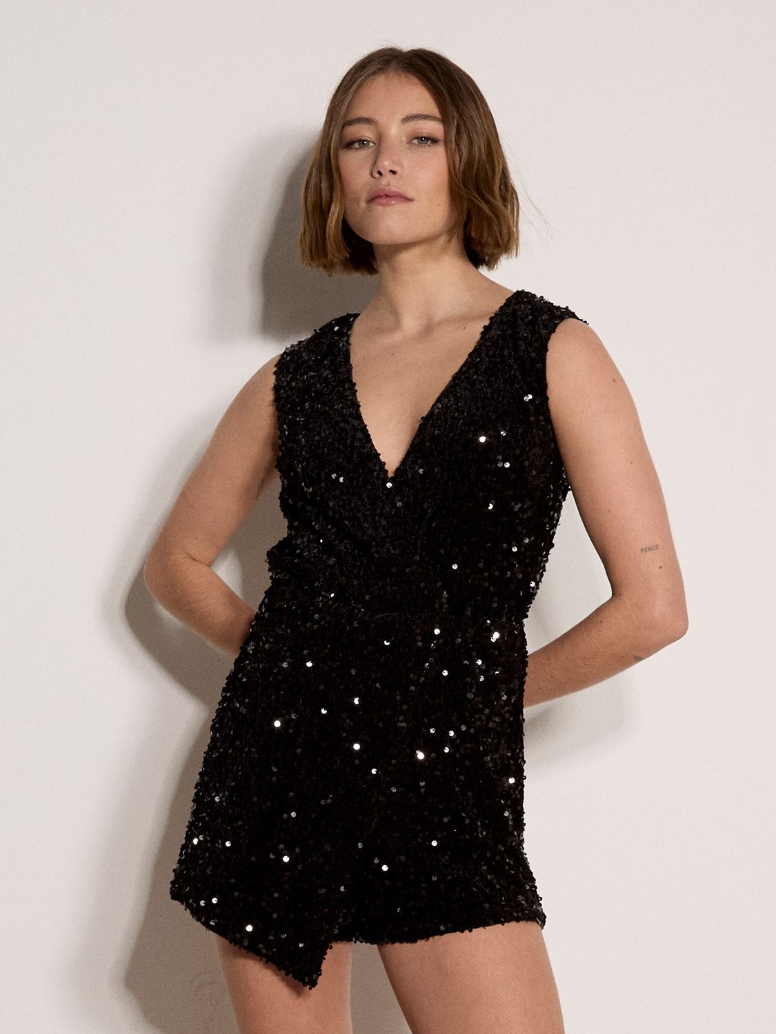 Apricot Combinaison à paillettes noires avec jupe-short intégrée 253869