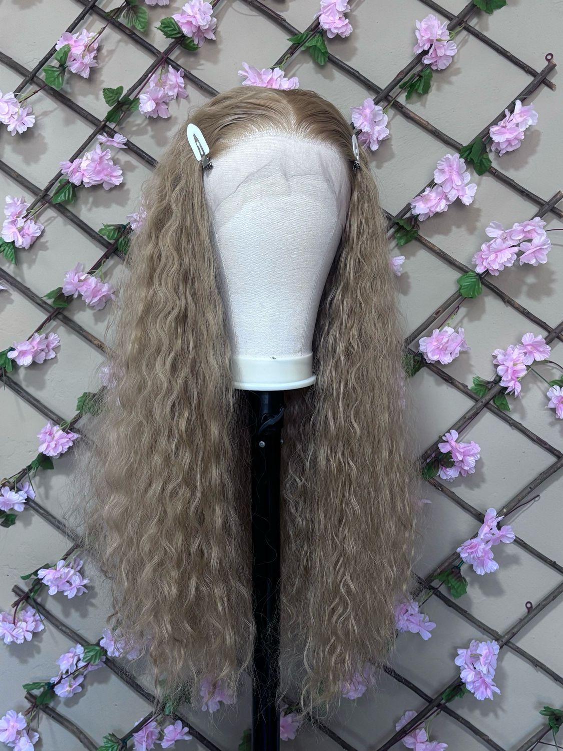 Honey Blond Island Gyel