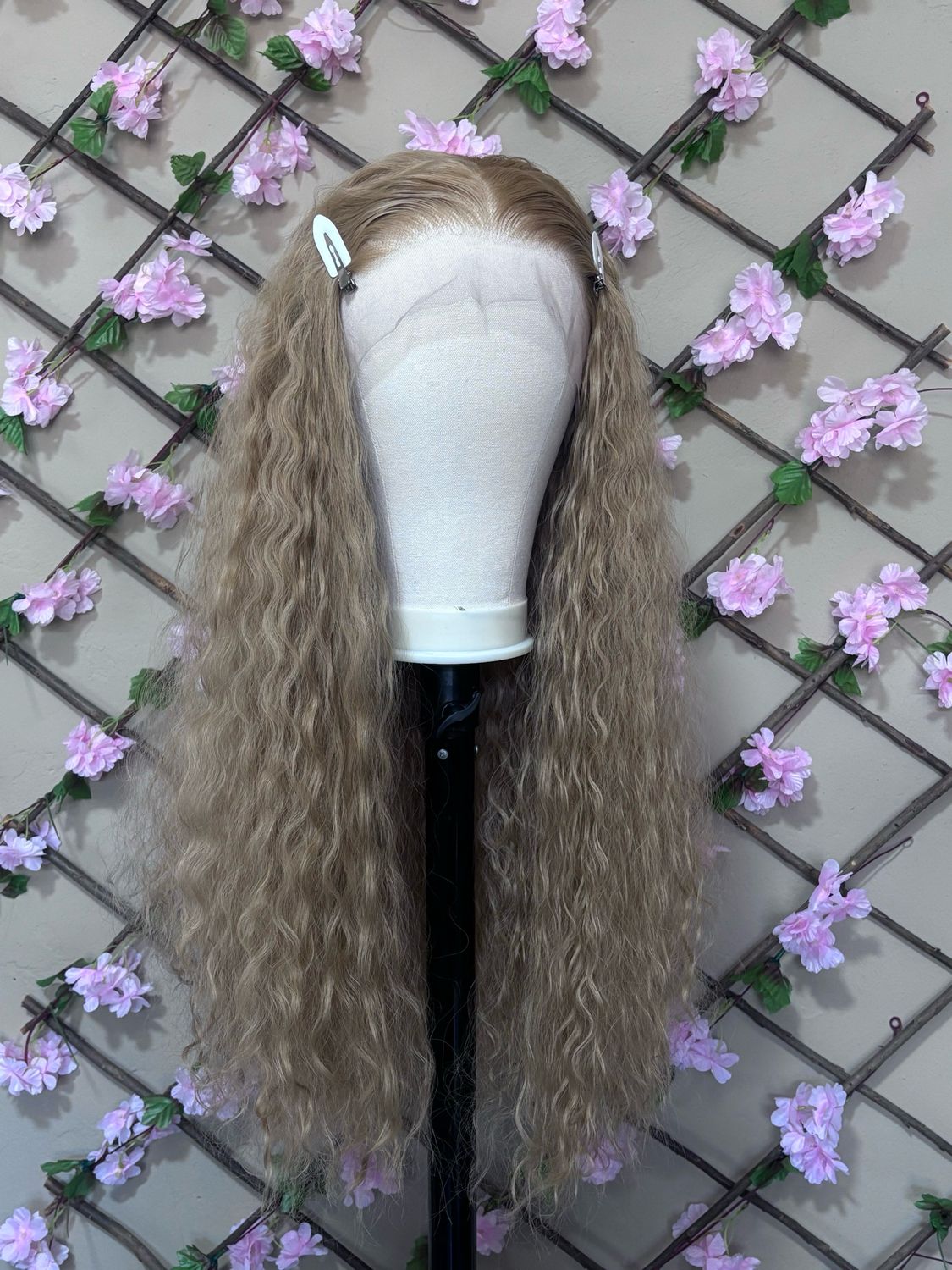Honey Blond Island Gyel