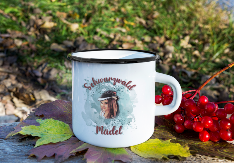 Emaille Becher Schwarzwald Maidle Türkis Emaille Becher Schwarzwald Maidle Türkis