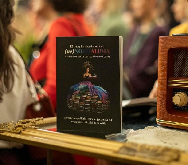 Knyga &quot;12 būdų, kaip legalizuoti savo (ne)normalumą&quot;