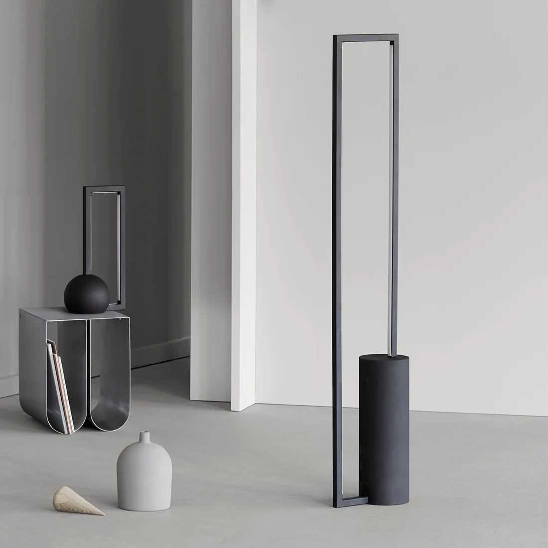 Geometrische Stehlampe / Schwarz / LED-Lampe