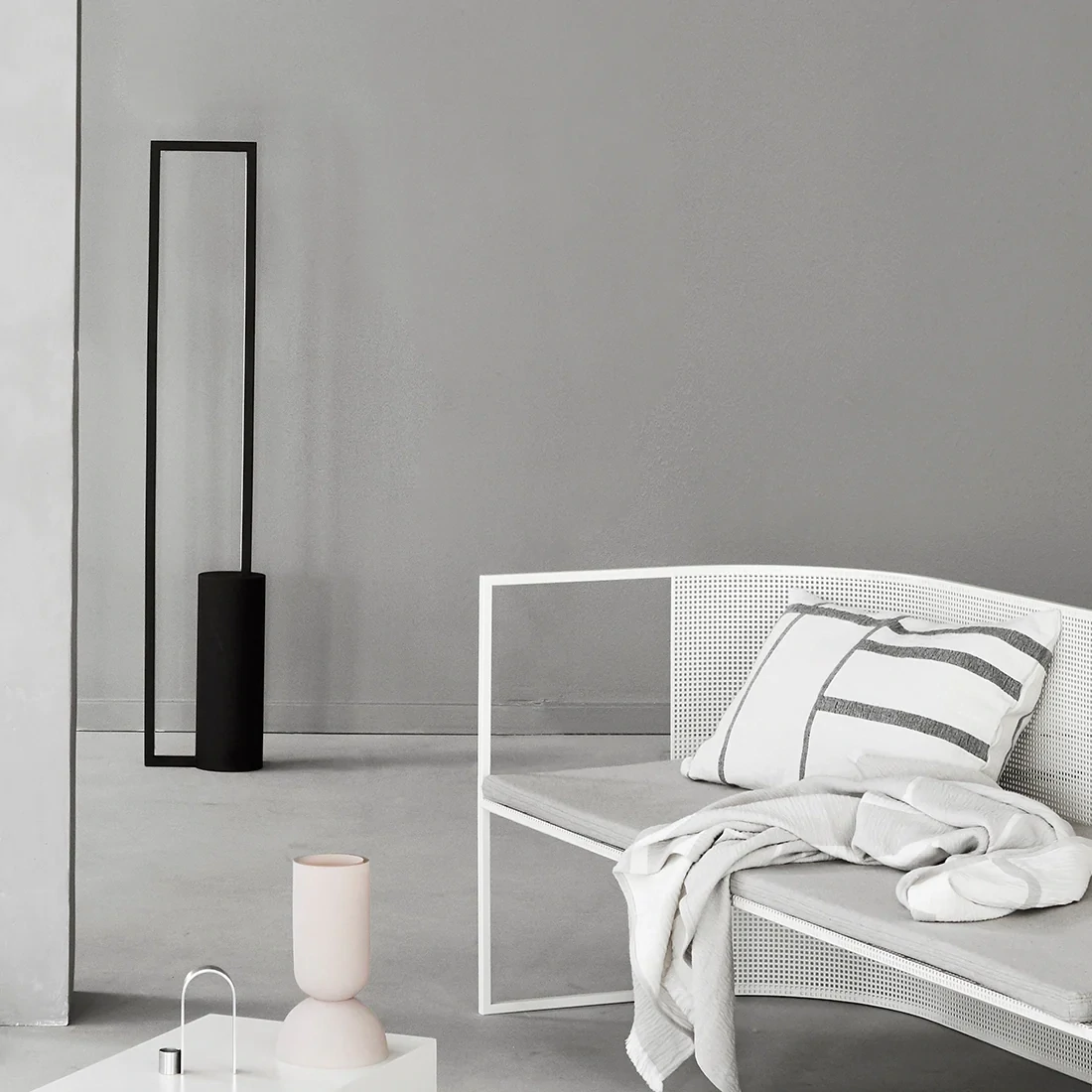 Geometrische Stehlampe / Schwarz / LED-Lampe