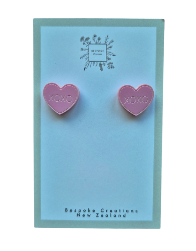 Kiss me studs