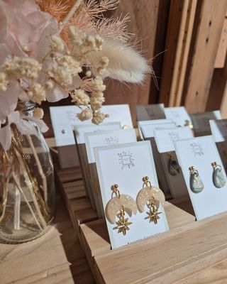 Jewellery &amp; accessories