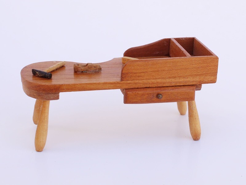 Warren Dick Cobbler Bench