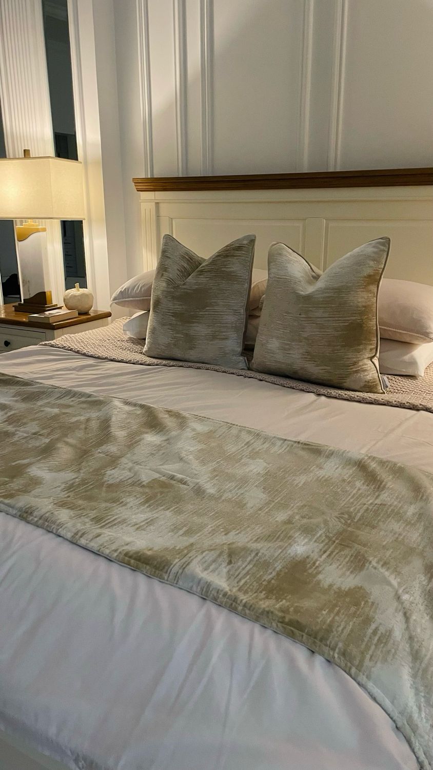 Decorative Bed Pillows Set مجموعة وسائد السرير الديكورية. 