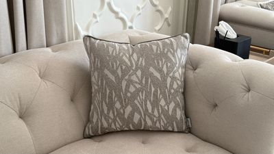 Cushion cover size 45 cm * 45 cm