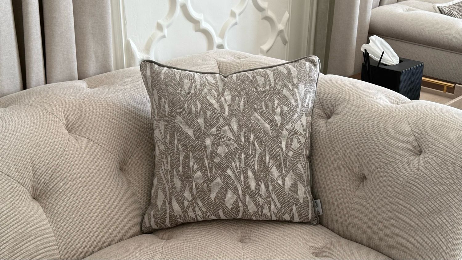 Cushion cover size 45 cm * 45 cm