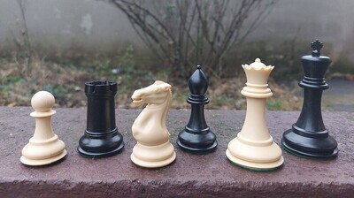 Supreme Chess Pieces