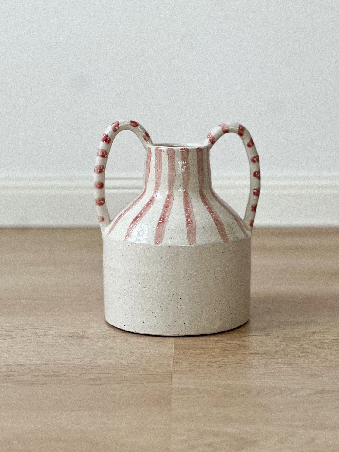 red lines ceramic pot