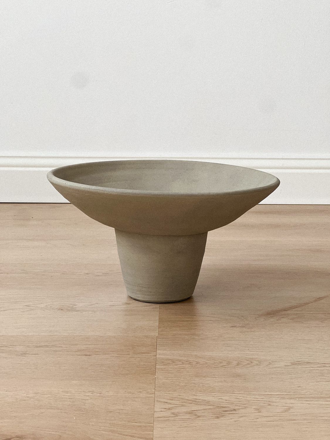 gray ceramic bowl