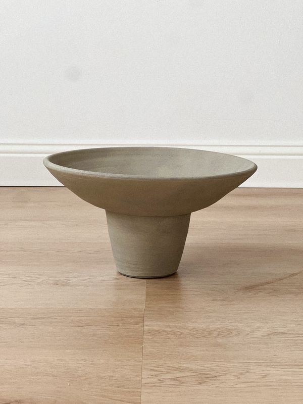 gray ceramic bowl