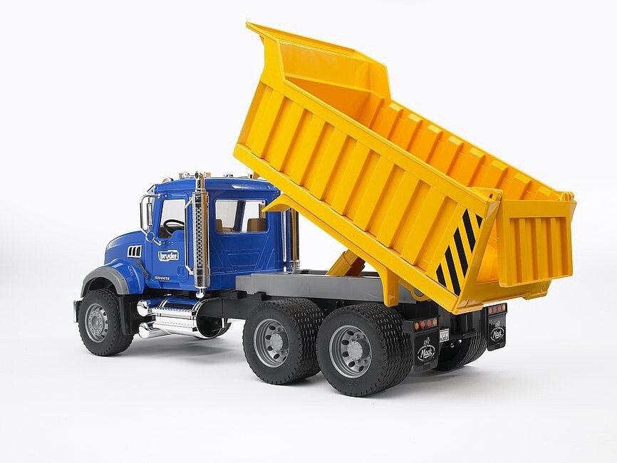 Camion MACK Granite avec benne basculante