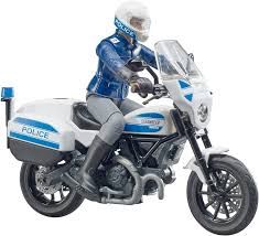 Moto de police et policier