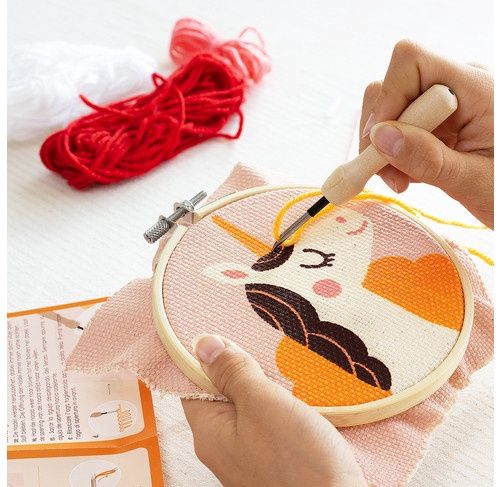 Punch Needle / Licorne