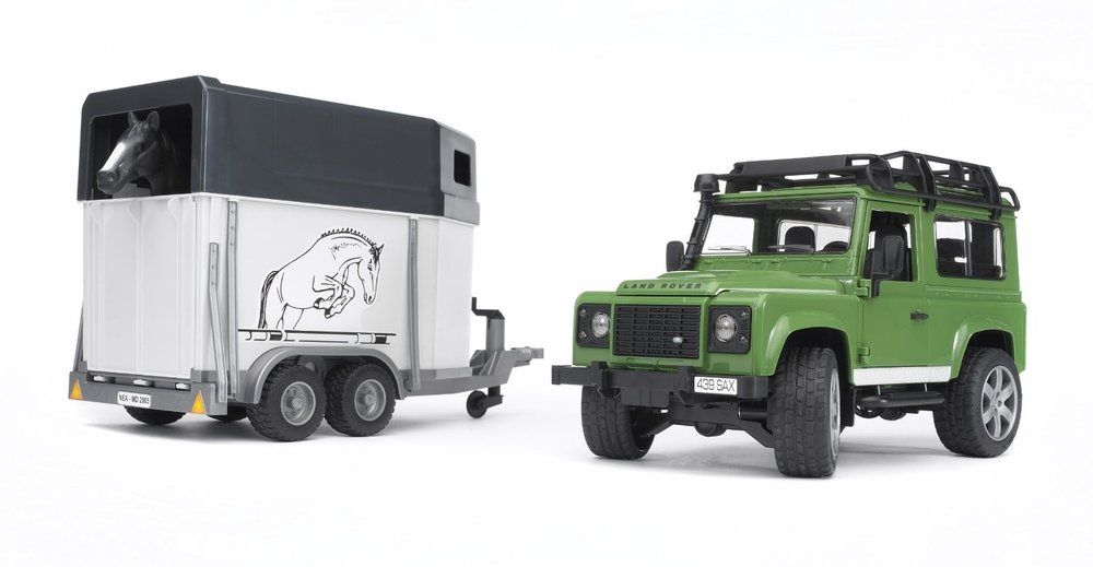 Land Rover Station Wagon avec remorque et cheval
